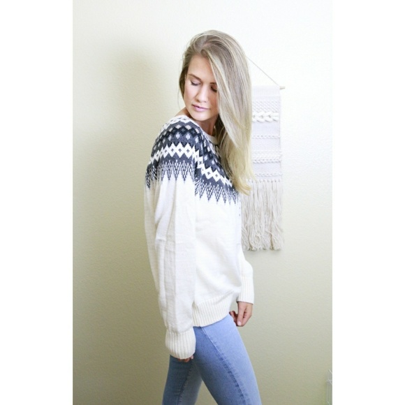 Old Navy Sweaters - White holiday sweater